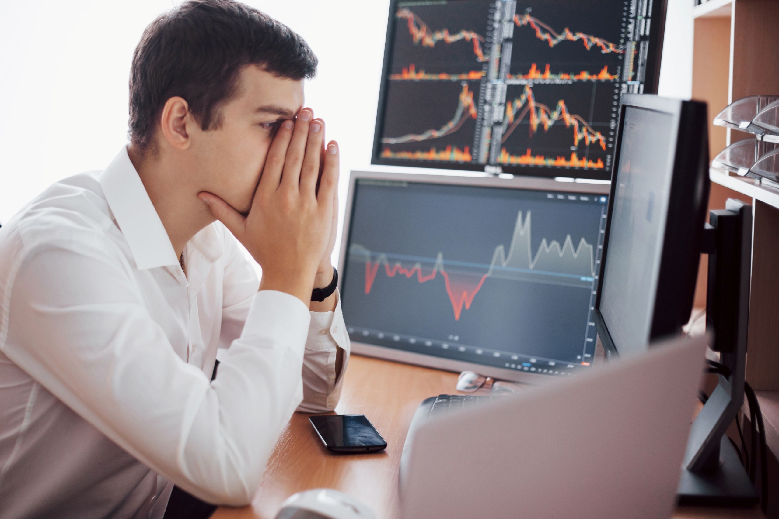 stockbroker-shirt-is-working-monitoring-room-with-display-screens-stock-exchange-trading-forex-finance-graphic-concept-businessmen-trading-stocks-online